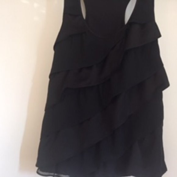 Small Sleeve Less Ruffle Shirt - Picture 4 of 4